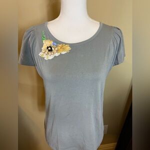Eva Franco Anthropologie Gray Floral Embellished Women's Top size 8 ( medium )